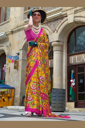 Ishin Floral Printed Saree With Blouse Piece