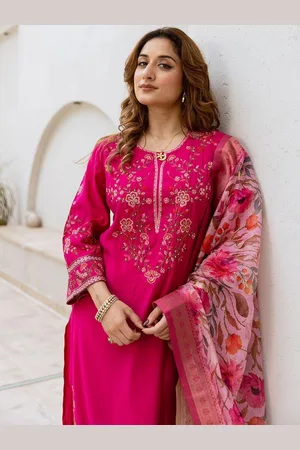 Ishin Women Printed Regular Kurta with Trousers & With Dupatta