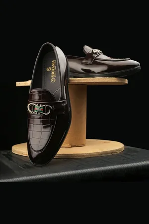 SHOZANIA Men Textured Leather Formal Loafers