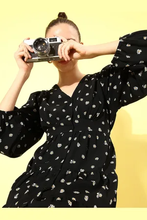 Mast & Harbour Women Black Floral Vacay Attire