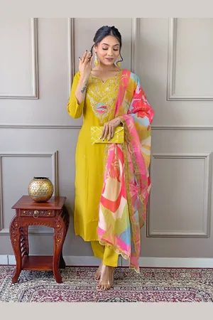 choiceit Women Ethnic Motifs Embroidered Regular Sequinned Kurta with Pyjamas & With Dupatta