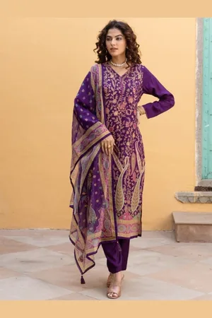 AUTUMN LANE Women Floral Printed Regular Kurta with Trousers & With Dupatta