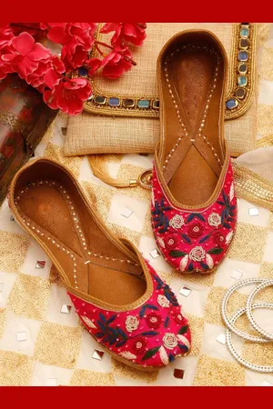 GLAM STORY Women Pink Embellished Leather Ethnic Mojaris Flats