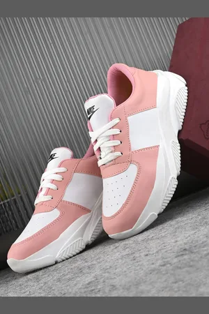MAGNOLIA Women Sneakers
