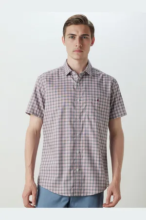 Louis Philippe Men Spread Collar Checked Cotton Slim Fit Casual Shirt