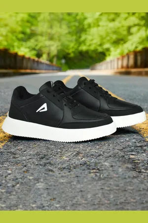 IMPAKTO Men Perforations Sneakers