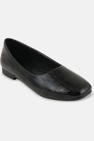 DressBerry Women Textured Ballerinas