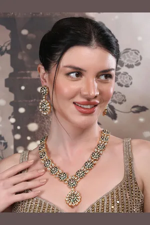 AURAA Trends Gold-Plated Kundan Stone Studded Jewllery Set