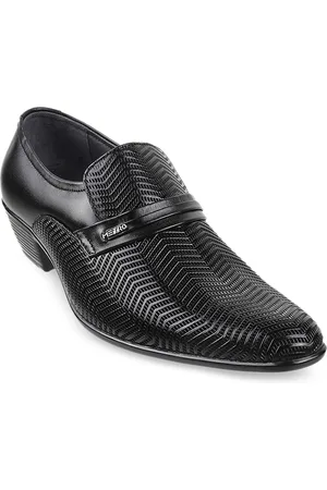 Metro Men Black Textured Leather Formal Loafers