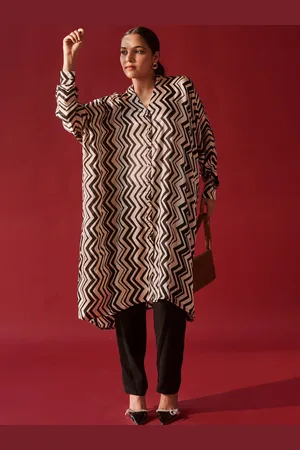Ambraee Printed V-Neck Kaftan Kurta With Trousers