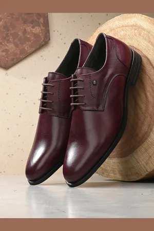 San Frissco Men Textured Leather Formal Derbys