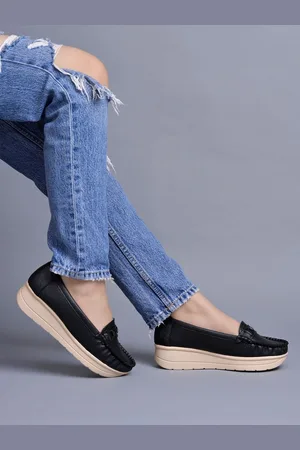 Shoetopia Girls Solid Round Toe Loafers