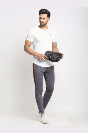 Invincible Men Scoop Round Neck Tee