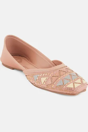 STYLE SHOES Women Embroidered Mojaris Flats