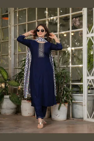 Orus Women Ethnic Motifs Embroidered Regular Sequinned Kurta with Trousers & With Dupatta