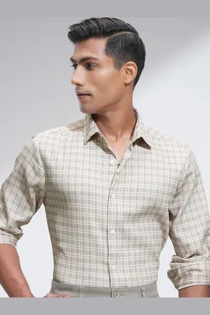Highlander Men Slim Fit Opaque Checked Casual Shirt