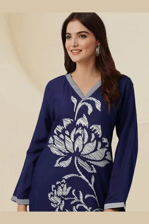 Ishin Floral Printed V-Neck Straight Kurta With Trousers