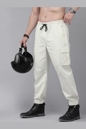 Roadster Men Solid Relaxed Fit Mid-Rise Plain Woven Flat-Front Jogger Style Cargos