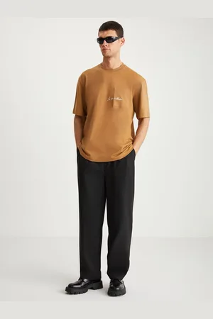 Grimelange Men Typography Printed Round Neck T-shirt