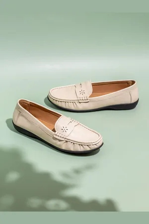 Inc 5 Women Solid Round Toe Loafers