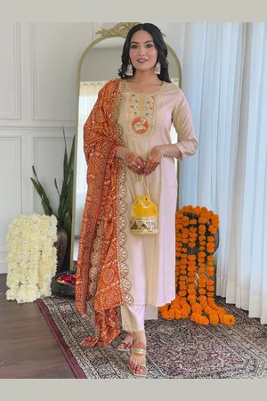 Navlik Women Embroidered Regular Sequinned Kurta with Trousers & With Dupatta