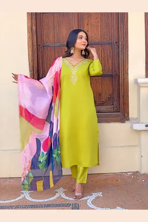 choiceit Women Floral Embroidered Regular Sequinned Kurta with Pyjamas & With Dupatta