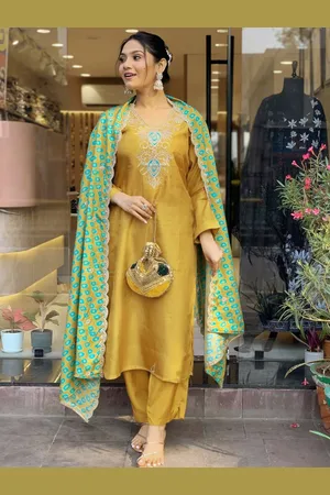 choiceit Women Floral Embroidered Regular Kurta with Pyjamas & With Dupatta