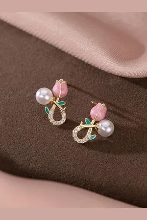 EL REGALO Floral Pearls Studs Earrings