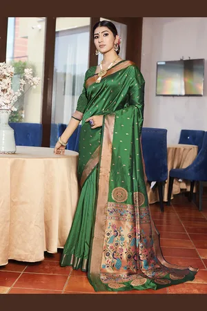 JustFashion Women Woven Design Zari Silk Blend Paithani Saree With Blouse Piece