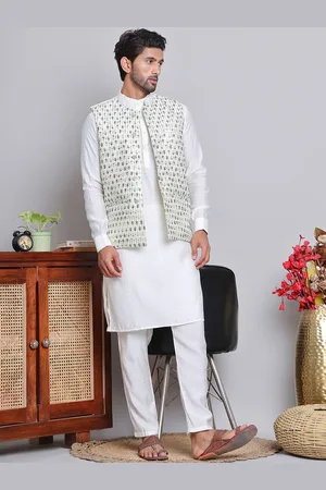 Jompers Floral Embroidered Regular Chikankari Straight Kurta with Pyjamas