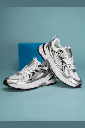 Red Tape Men Solid Round Toe Mesh Sneakers
