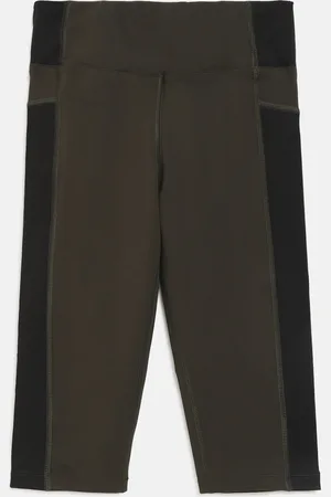 Chimprala Girls Green & Black Colourblocked Regular Fit Capris
