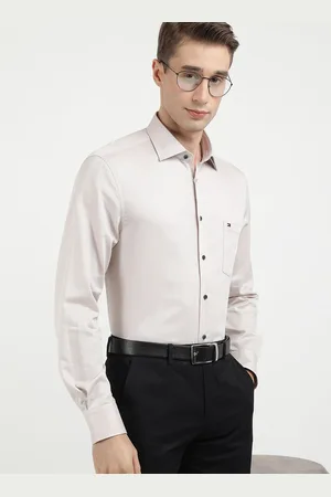 Tommy Hilfiger Men Cutaway Collar Solid Cotton Formal Shirt