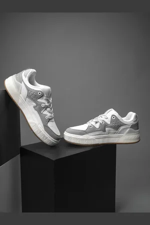Red Tape Men Solid Sneakers