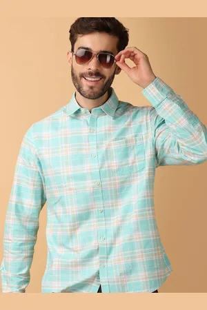 V-Mart Men Spread Collar Checked Casual Shirt