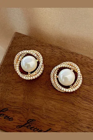 FIMBUL Gold-Plated Pearls Contemporary Studs Earrings