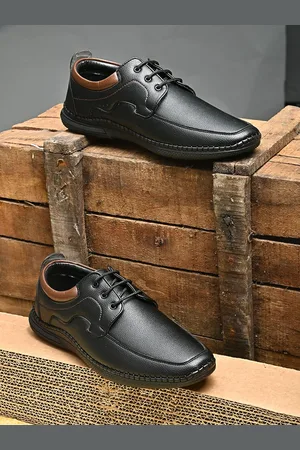 Invictus Men Black Comfort Derby Shoes