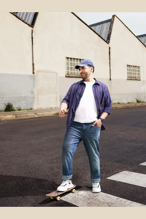 Sztori Men Plus Size Slim Tapered Fit Light Fade Stretchable Jeans