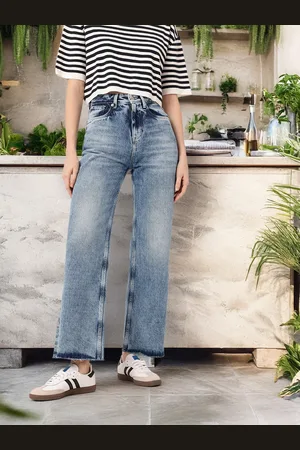 DressBerry Women Classic Edge Straight Fit Heavy Fade Frayed Jeans