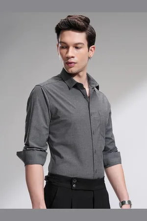 Highlander Men Spread Collar Solid Casual Shirt