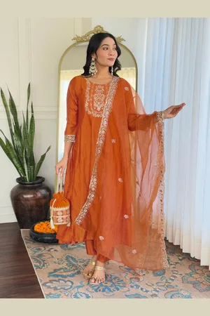 Navlik Women Embroidered Regular Kurta with Trousers & With Dupatta