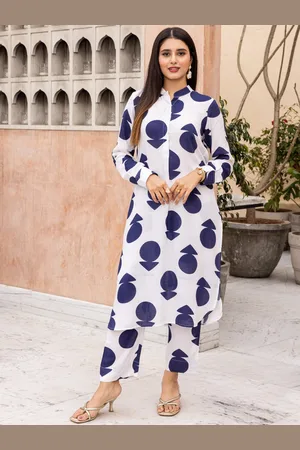 Ambraee Geometric Printed Mandarin Collar Regular Straight Kurta With Trousers
