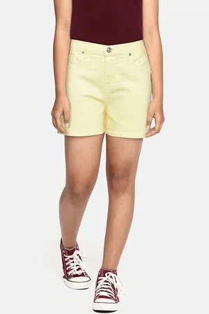 AND Girls Yellow Solid Regular Fit Mid-Rise Stretchable Denim Shorts