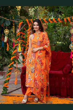 Ambraee Floral Printed Regular Round Neck Kurta With Trousers & Dupatta