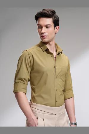 Highlander Men Spread Collar Solid Casual Shirt