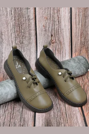 Jove Women Textured PU Loafers