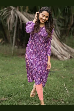 Hay Women Floral Printed V-Neck Kurta