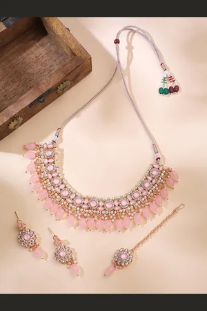 Yellow Chimes Gold-Plated Kundan-Studded & Beaded Jewellery Set With Maangtika