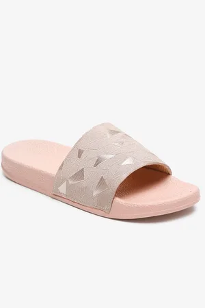 Misto Women Printed Flip-Flops