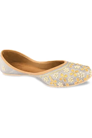 DESI COLOUR Women Grey Floral Embellished Mojaris